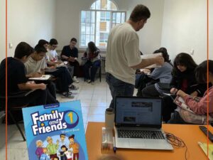کلاس زبان انگلیسی کودکان Family and Friends 1